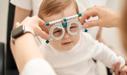 Bebeğin gözünde kayma, titreme veya takip etmeme durumu varsa dikkat