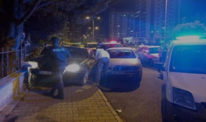 Boşanma aşamasındaki eşini otomobilde tabanca kabzasıyla darbeden şüpheli yakalandı