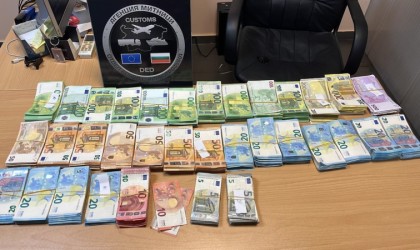 Bulgaristan-Türkiye sınırında iki yolcu otobüsünde 74 bin euro nakit ele geçirildi