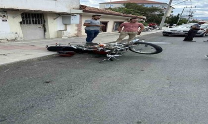 Burdurda motosiklet ile otomobil çarpıştı: 2 yaralı