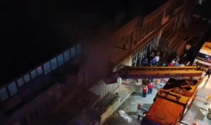Bursa’da 3 katlı mobilya atölyesinde yangın