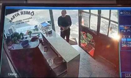 Bursada dükkana giren hırsız cüzdanı çalıp kayıplara çalıştı