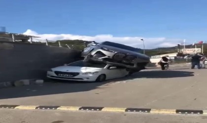 Bursada kontrolden çıkan cip, park halindeki aracın üzerine düştü