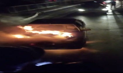 Bursada seyir halindeki otomobil alev alev yandı