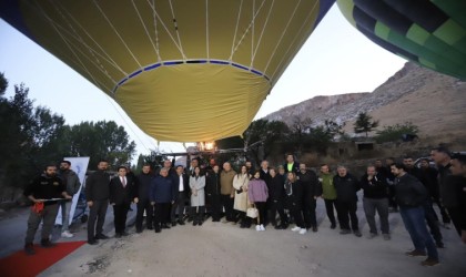 Büyükelçiler ve diplomatlar Soğanlı semalarında balon turu yaptı