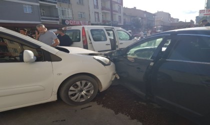 Çorumda zincirleme trafik kazası: 2si çocuk 4 yaralı