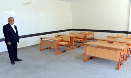 Depremin merkez üssünde yapılan ilk okul törenle açıldı