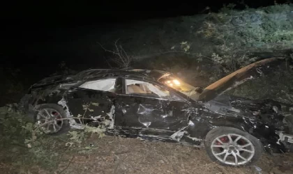 Diyarbakır’da otomobil şarampole devrildi: 2 yaralı