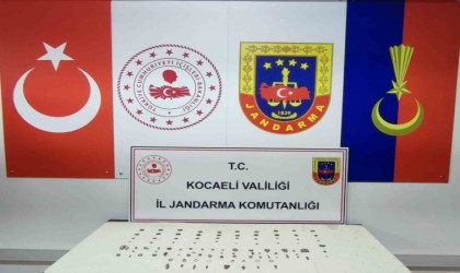 Durdurulan şahsın üstünde 101 tarihi eser ele geçirildi