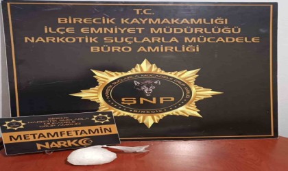 Emniyet kemeri tokasından uyuşturucu çıktı