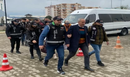 Eski belediye başkanı, ’hayvan hırsızlığı’ soruşturmasında ’rüşvet’ takibine takılmış