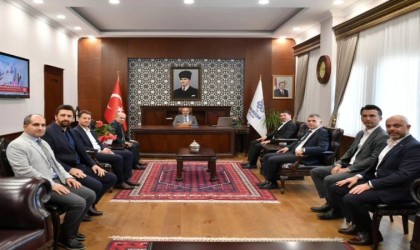 ETO heyeti, Balıkesir Valisi İsmail Ustaoğlunu ziyaret etti