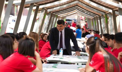 Fadıloğlu, gençlerle buluştu