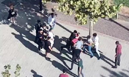 Gaziantep’te, tekmeli tokatlı kavga kamerada