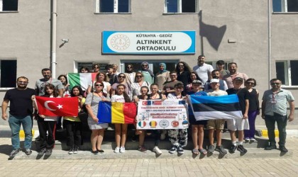 Gediz Altınkent Ortaokulu Avrupalı misafirlerini ağırlıyor