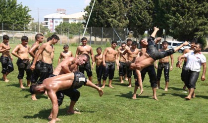 Geleceğin başpehlivanları Döşemealtında yetişiyor