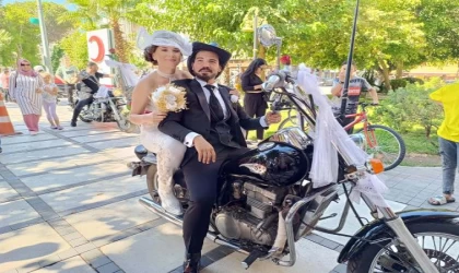 Gelini motosiklet konvoyu eşliğinde aldı