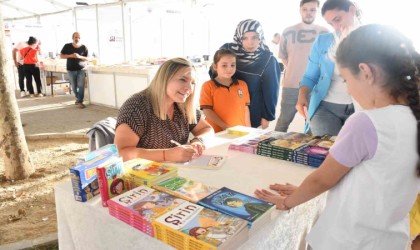 Gemlik Kitap Limanı edebiyatın önemli isimlerini ağırlamaya devam ediyor