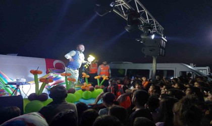 Gönüllü polisler depremzede çocukları eğlendirdi