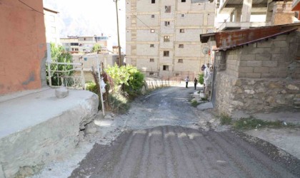 Hakkaride bir semt ilk defa asfalta kavuşuyor