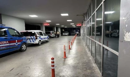 Hasımların markette başlayan ve hastane önünde devam eden silahlı kavgasında; 2 şüpheliye gözaltı