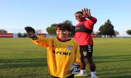 Her gün el salladığı takım otobüsü durunca dünyalar onun oldu