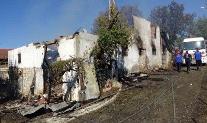 İki katlı ev alev alev geldi, yatalak kadın feci şekilde can verdi