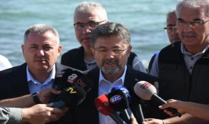 İzmir’deki orman yangınında 2’nci gün; baraja düşen helikopterdeki 3 mürettebat aranıyor (2)