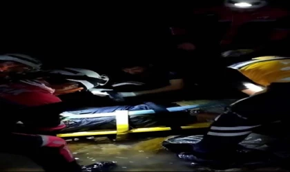 İzmir’deki orman yangınında 2’nci gün; baraja düşen helikopterdeki 3 mürettebat aranıyor (5)