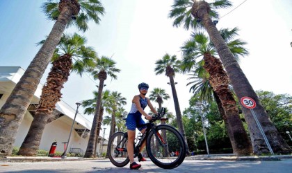 İzmirin Demir Ladysi İtalyadan madalyayla döndü