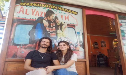 Kahramanmaraşta kendi imkanlarıyla yaptıkları konteyner kafede nostaljiyi yaşatıyorlar