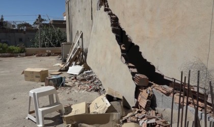 Kahtadaki ağır hasarlı bina vatandaşı tedirgin ediyor