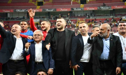 Kapalı Kale Baki Ersoyu Bağrına Bastı