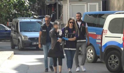 Karnı burnunda torbacı adliyeye böyle geldi