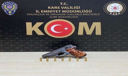 Karsta 1 araçtan silah ve mühimmat çıktı