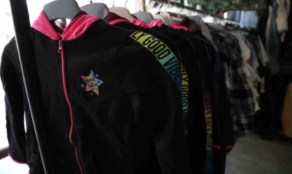 Karsta ihtiyaç sahibi vatandaşlara giyecek yardımı