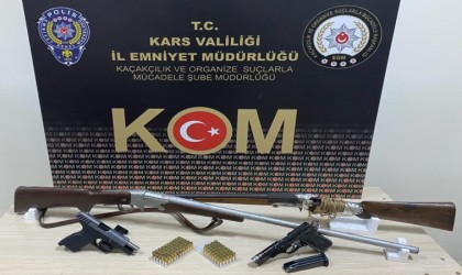 Karsta silah ve mühimmat ele geçirildi