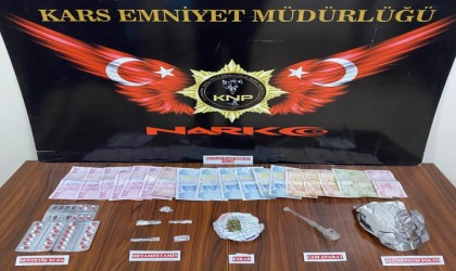 Karsta uyuşturucu taciri 2 kişi tutuklandı