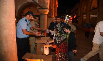 Kastamonu Belediyesinden vatandaşlara ‘kandil simidi ikramı