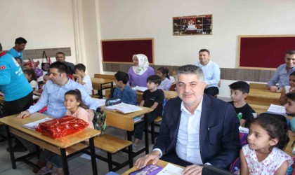 Kaymakam ve milletvekili öğrencilerin heyecanına ortak oldu