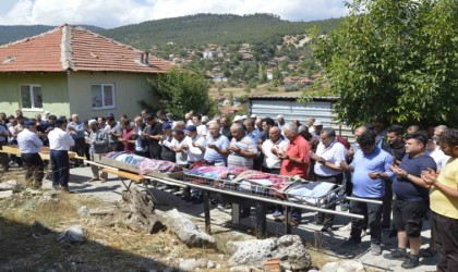 Kazada hayatını kaybeden anne ve çocukları gözyaşları arasında toprağa verildi