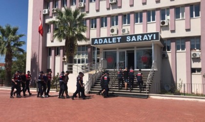 Korsan taksilerle göçmen kaçaklığı operasyonunda 6 tutuklama