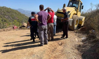 Kullandığı silindirin altında kalan sürücü hayatını kaybetti