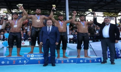 Kurtdereli güreşlerinde başpehlivan Ali Gürbüz oldu