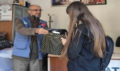 Kütahya Ribat İnsani Yardım Derneğinden 70 öğrenciye kırtasiye yardımı