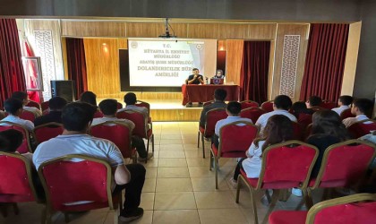 Kütahyada 100 öğretmen ve öğrenci dolandırıcılık konusunda bilgilendirildi