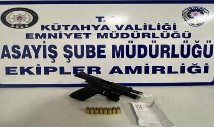 Kütahyada şüphe üzerine durdurulan araçta silah ve uyuşturucu bulundu