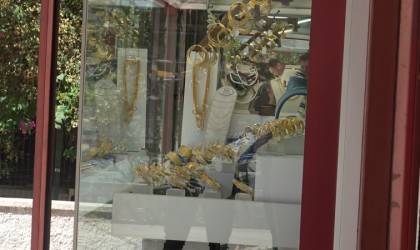 Kuyumcuya sahte altın satmaya çalıştılar, ‘polis lafını duyunca topukladılar