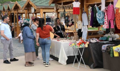 Maharetli Eller bu Pazar