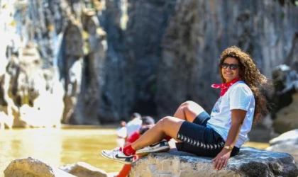 Masiro Kanyonu’nda yürüyüp, derede serinlediler